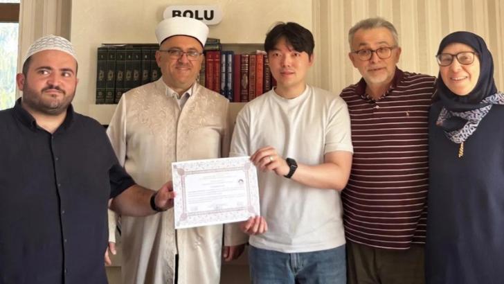 İslam’ı araştıran Güney Koreli Seungjın Hong, Müslüman oldu