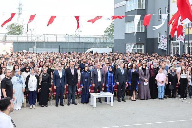 Sultangazi Belediyesi geleneksel mezuniyet törenlerini sürdürüyor
