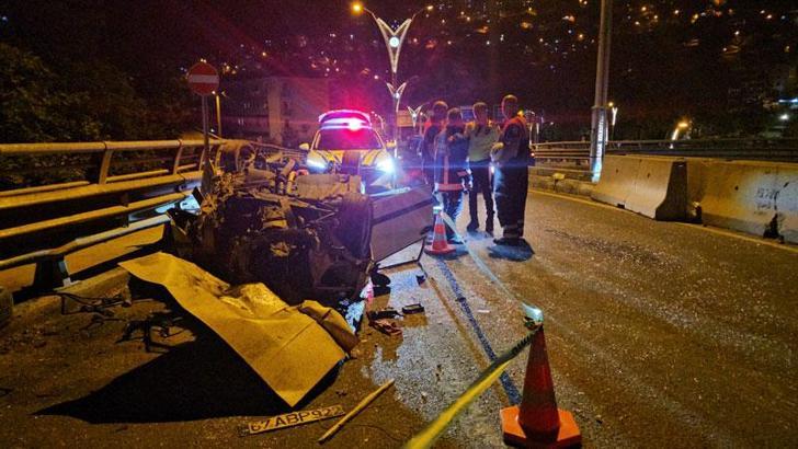 Otomobil, beton bariyere ve otomobile çarpıp takla attı: 1 yaralı