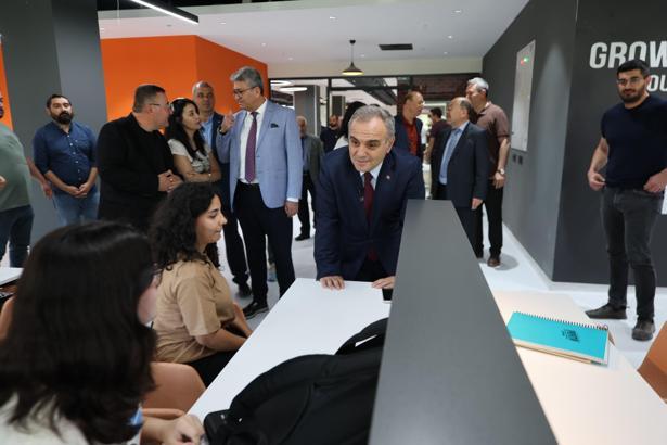 ERÜ’nün yenilenen Kadir Has Merkez Kütüphanesi hizmete açıldı