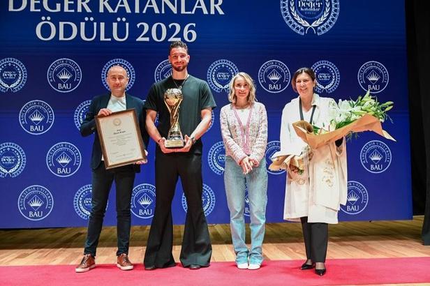 Milli basketbolcu Alperen Şengün’e ‘Türkiye’ye Değer Katanlar Ödülü’
