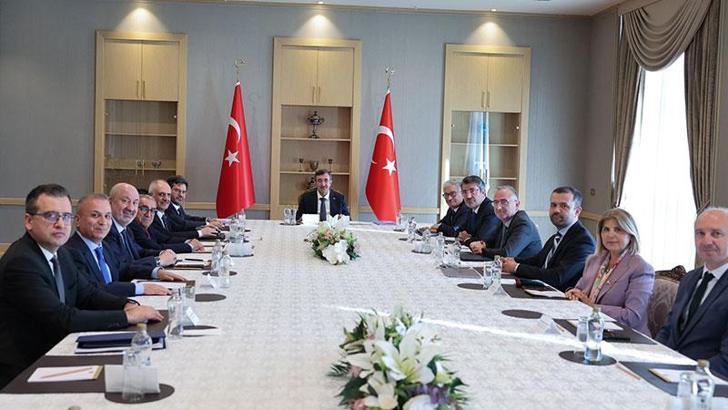 Cevdet Yılmaz, Cumhurbaşkanlığı Ekonomi Politikaları Kurulu üyeleriyle görüştü