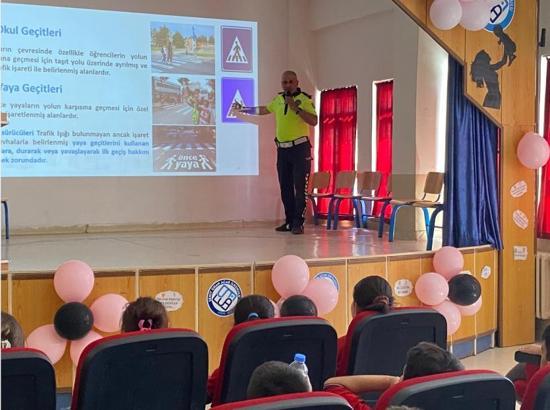 Trafik dedektifleri okullarda bilgilendirdi