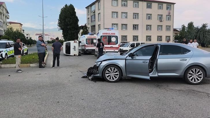 Iğdır'da otomobil ile minibüs çarpıştı: 4 yaralı