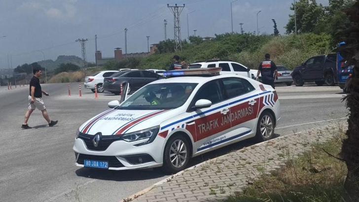 Cezaevi önünde 2 kişiyi vurup gasbettikleri otomobille kaçan 3 şüpheli yakalandı