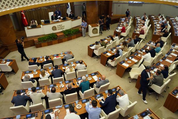 Büyükşehir Meclisi’nde trafik, sinek ve demokrasi tartışması