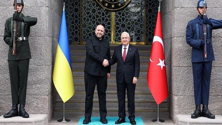 Bakan Güler, Ukrayna Savunma Bakanı Umerov ile bir araya geldi