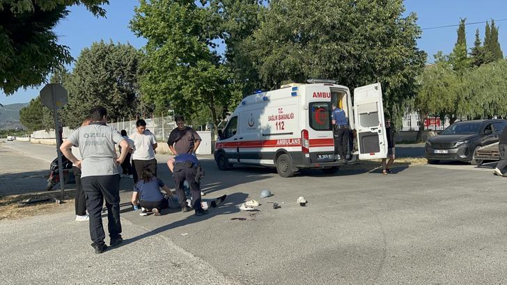 Bursa’da motosiklet ile otomobil çarpıştı: 2 yaralı