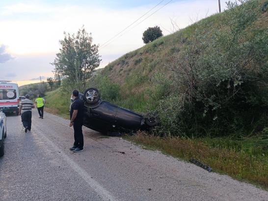 Malatya'da devrilen otomobilin sürücüsü yaralandı