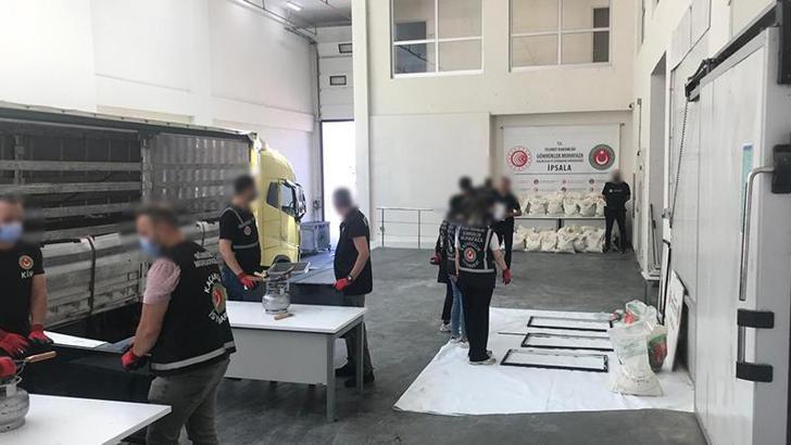 Ticaret Bakanlığı: İpsala'da piyasa değeri 3 milyar TL olan uyuşturucu ele geçirildi