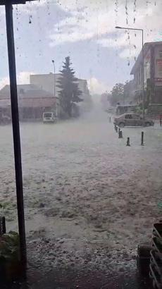 Kars'ta sağanak ve dolu, sele neden oldu