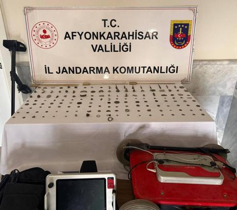 Definecileri jandarma yakaladı