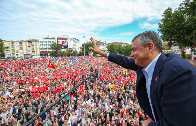 Özgür Özel: Biz buradayız, hiçbir yere gitmiyoruz / Ek fotoğraflar