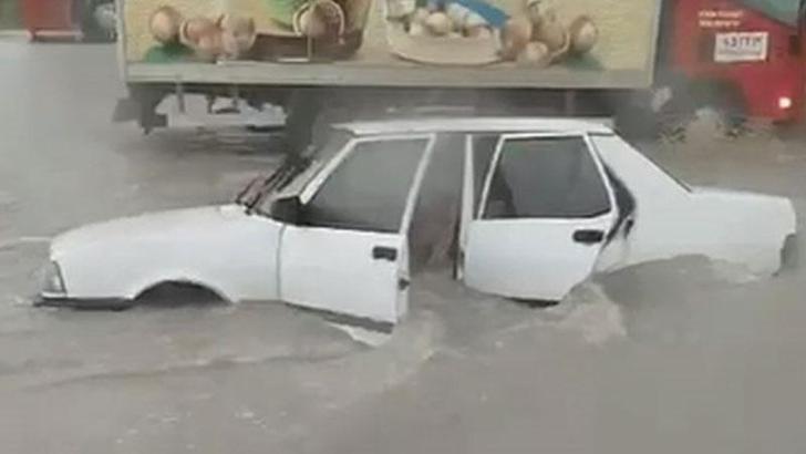 Denizli’de sağanak ve dolu yağışı, su baskınlarına neden oldu