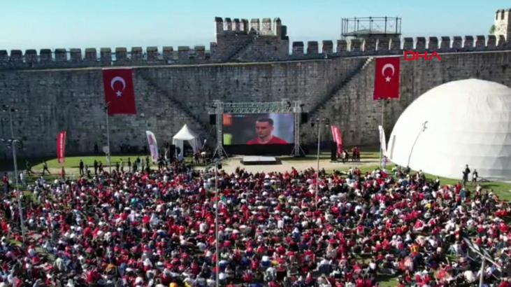 A Milli Futbol Takımı'nın Avustralya karşısındaki maçını Yedikule Hisarı'nda izlediler