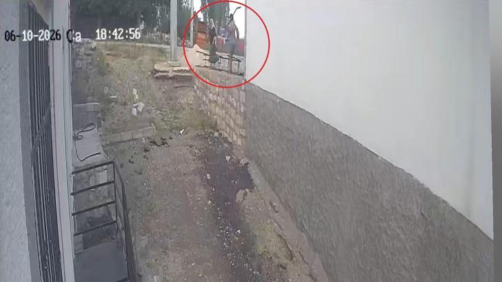 Engelli kızı için rampa isteyen kadına komşunun kürekli saldırısı kamerada; şüpheli tutuklandı