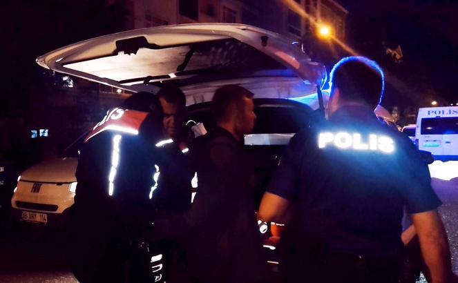Falçatayla kızını kaçıran kişinin kulağını kesip, kopardı