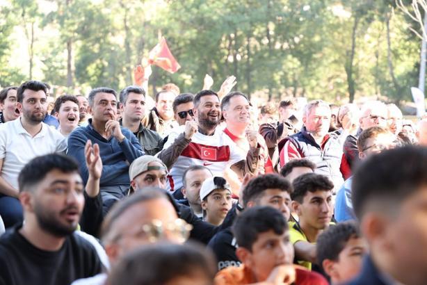 Kağıthane’de milli maç heyecanı