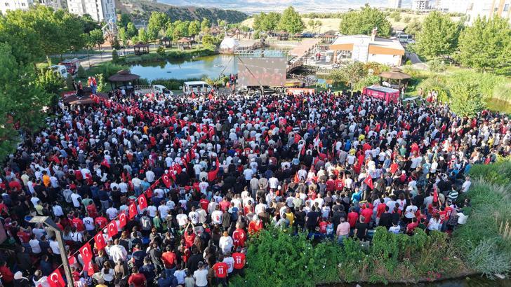 Kahramanmaraş’ta dev ekranda milli heyecan