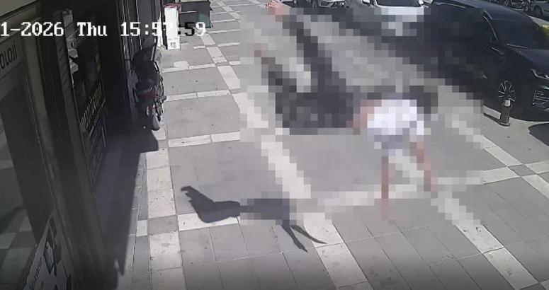 12 yaşındaki çocuk, güvercinlerle ilgilenirken 2'nci kattan düştü; o anlar kamerada
