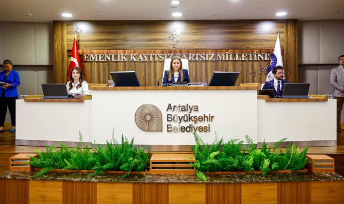 Büyükşehir meclisinde 105 milyon avroluk kredi ve Altın Portakal bütçesi kabul edildi