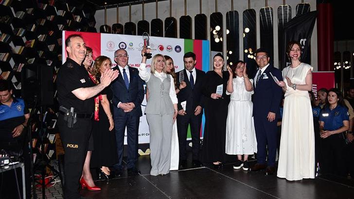 Adana’da Azerbaycan Milli Kurtuluş Günü etkinliğinde ‘Eski Bavullar’ filminin gösterimi yapıldı
