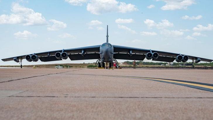 ABD'de ‘B-52 Stratofortress’ uçağı düştü