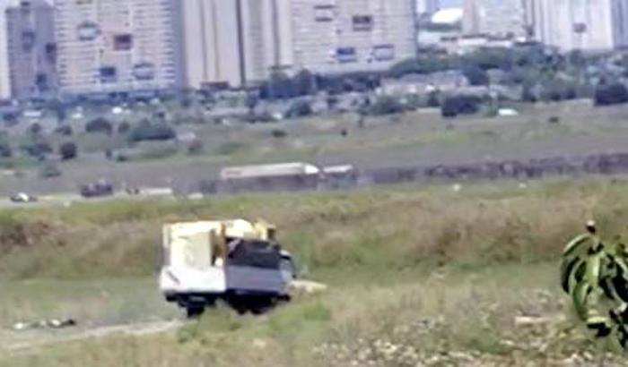 Avcılar’da atıkları boş araziye döküp yakan kamyonet şoförüne 50 bin lira ceza