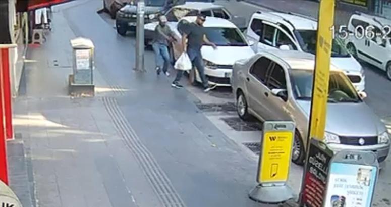 Pastaneden çıkarken silahlı saldırıya uğradı; olay kamerada