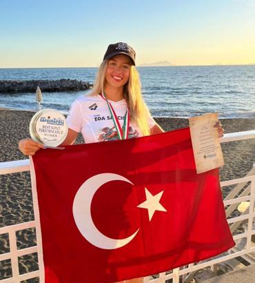 İzmirli yüzücü Eda Savcıgil'den tarihi başarı