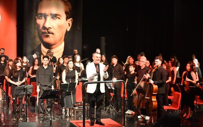 Kepez'de müziğin ustaları ve genç yetenekler aynı sahnede