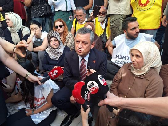 Özgür Özel: Öğretmenlerin hakkını verin, bu işin siyaseti yok