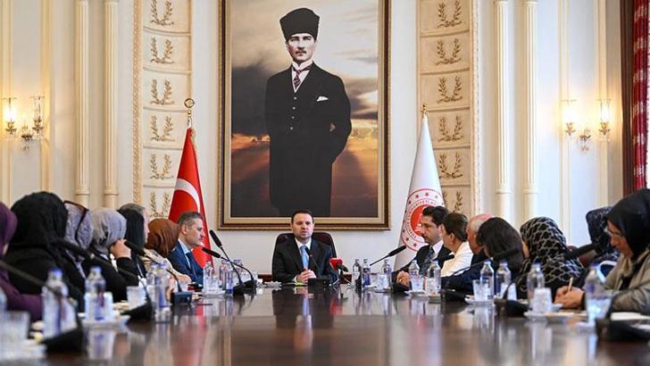 Bakan Gürlek, HAKMED temsilcileriyle bir araya geldi