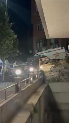 Kağıthane’de demir korkuluklara kabloyla asılı erkek cesedi bulundu