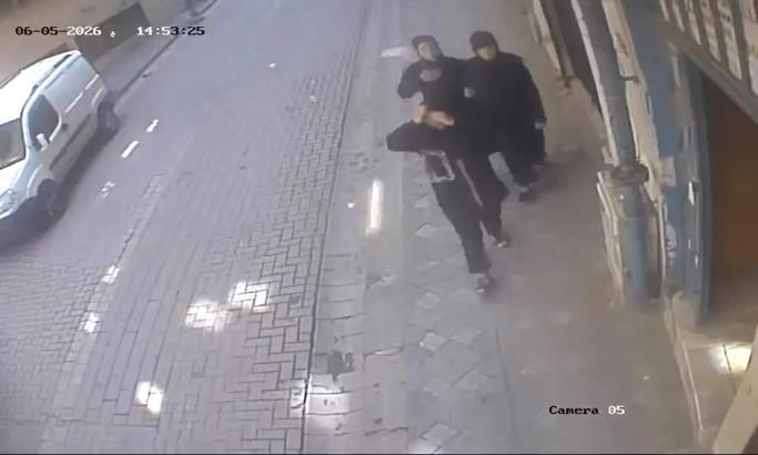 Zeytinburnu'nda hırsızlar kendilerini takip eden ekiplerce suçüstü yakalandı