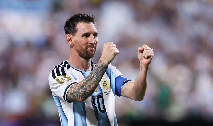 Messi’nin hat-tricki Arjantin’e galibiyeti getirdi; Arjantin-Cezayir:3-0