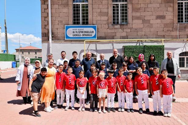 ERÜ Rektörü Altun’dan özel gereksinimli öğrencilere ziyaret