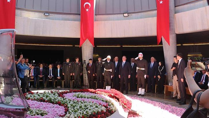 Süleyman Demirel, kabri başında anıldı