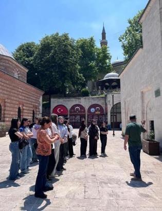 Yıldırım’da gençler tarihi yerinde keşfediyor