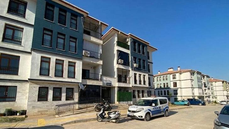 Kızı tarafından tabancayla vurulmuş halde bulunan kadın hastanede öldü