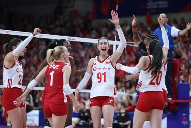 İzmir'in voleyboldaki gururu Defne