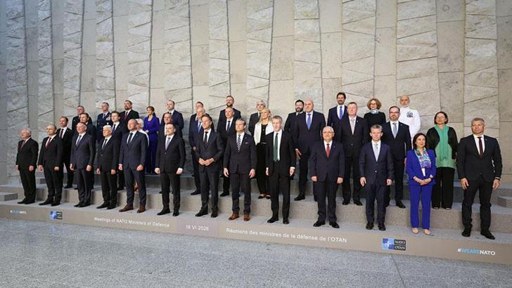 Bakan Güler, NATO Savunma Bakanları Toplantısı'nda aile fotoğrafına katıldı