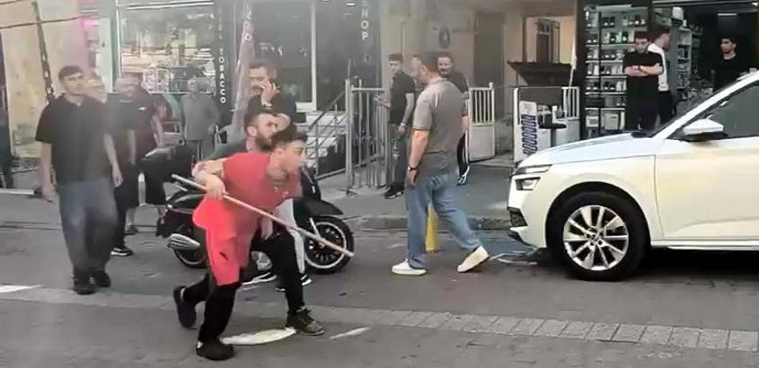 Avcılar’da tekmeli yumruklu sokak kavgası kamerada