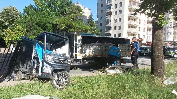 Kayseri’de otomobil ile elektrikli bisiklet çarpıştı: 5 yaralı