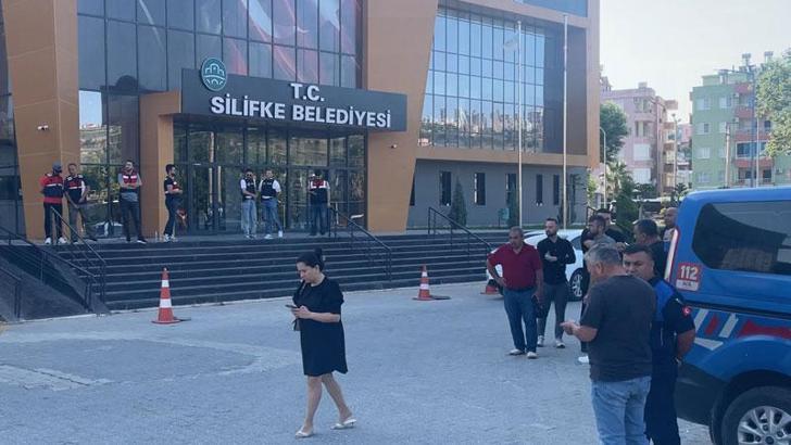 Mersin'de Silifke Belediyesi'ne operasyon