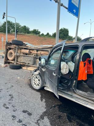 Siirt’te kamyonet ile hafif ticari araç çarpıştı: 2 yaralı