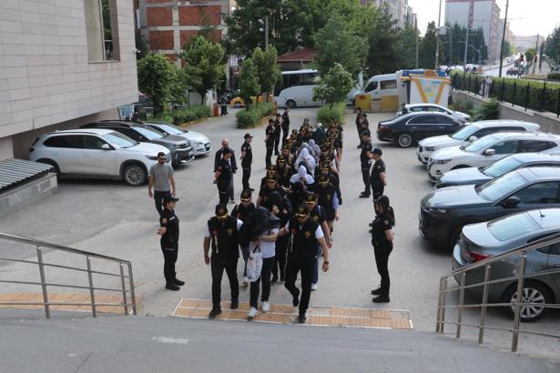 Eskişehir'de masaj salonlarına fuhuş baskını; 7 tutuklama