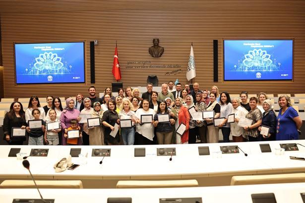 Nilüfer’de hijyen eğitimini tamamlayan kadınlar sertifikalarını aldı