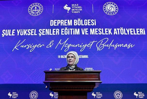 Emine Erdoğan, Şule Yüksel Şenler Vakfı'nın ‘Deprem Bölgesi Kursiyer ve Mezuniyet Buluşması’na katıldı