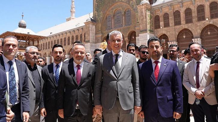 Bakan Memişoğlu, Emevi Camii'nde cuma namazını kıldı